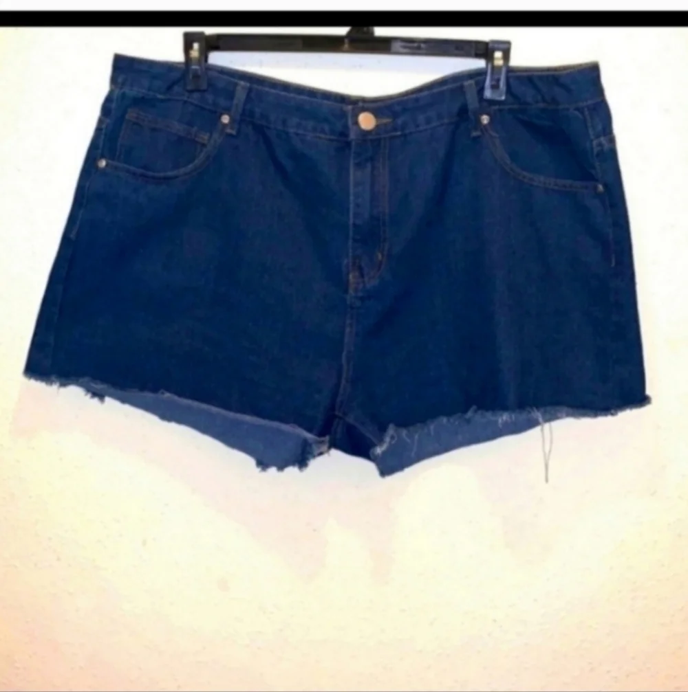 Boohoo denim shorts size 20
